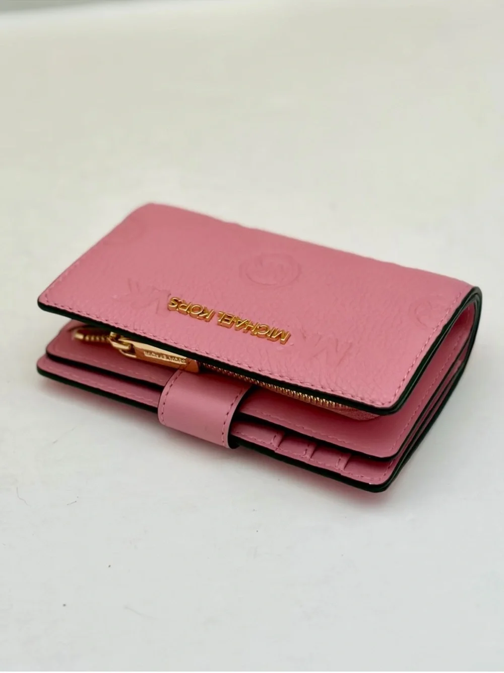 Michael Kors Jet Set Travel Medium Logo Debossed Billfold Wallet Carnation NWT